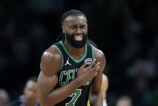 Be lyderio likusius varžovus įveikę "Celtics" įpusėjo kelionę finalo link
